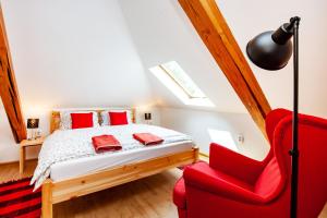 Posteľ alebo postele v izbe v ubytovaní Apartmány Nevädza