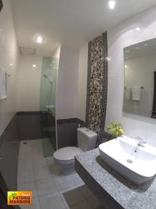 Koupelna v ubytování Patong Mansion - SHA Certified