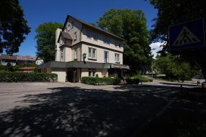 Budova, kde se hotel nachází + 13 fotografií