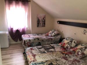 Postel nebo postele na pokoji v ubytování Hôtel Le Bambi