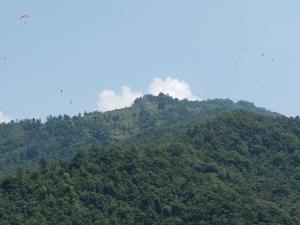 Pemandangan gunung umum atau pemandangan gunung yang diambil dari rumah tamu ini