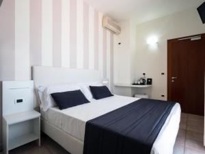 Postel nebo postele na pokoji v ubytování Hotel Florence