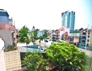 Γενική άποψη της πόλης Ανόι ή θέα της πόλης από  αυτό το δωμάτιο σε οικογενειακή κατοικία