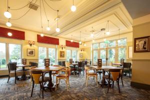 Woodthorpe Hotel餐廳或用餐的地方
