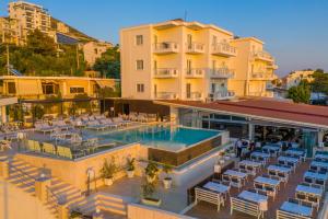 Bazén v ubytování Hotel Agimi nebo v jeho okolí