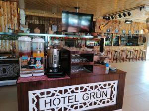 Příslušenství pro přípravu čaje a kávy v ubytování Hotel Grün
