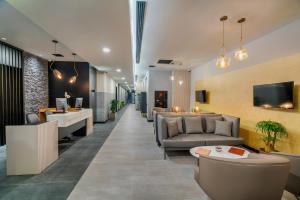 TV a/nebo společenská místnost v ubytování Corendon Playa Kemer Hotel