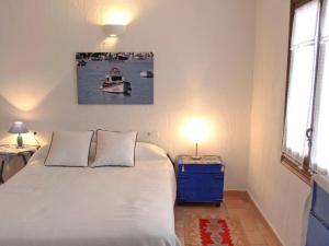 En eller flere senge i et værelse på Villa Mariona by Interhome