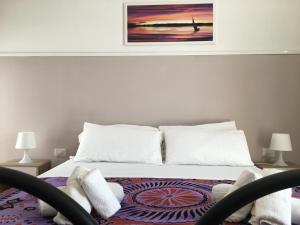 Postel nebo postele na pokoji v ubytování Cimalù by Lampara