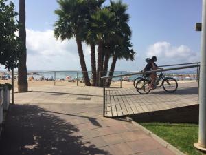 Fotografia z galérie ubytovania Terrasse vue mer a 20m plage Cambrils. Locamar Apt Lourdes v destinácii Cambrils