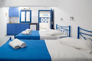 Roula Villa Studios & Apartments客房内的一张或多张床位