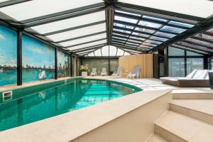 Bazén v ubytování Boutique Hotel Die Swaene nebo v jeho okolí
