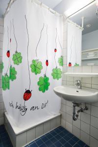 Vonios kambarys apgyvendinimo įstaigoje Gästeresidenz PelikanViertel