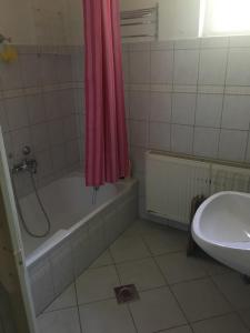 Zdjęcie z galerii obiektu FŐNIX APARTMAN w mieście Keszthely
