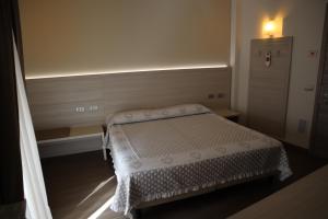 Posteľ alebo postele v izbe v ubytovaní Albergo Del Ponte
