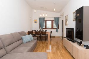 TV a/nebo společenská místnost v ubytování Apartment Oli