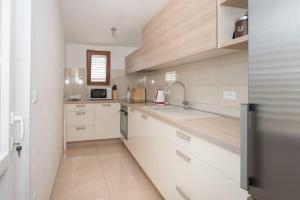 Kuchyň nebo kuchyňský kout v ubytování Apartment Oli
