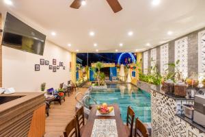 Πισίνα στο ή κοντά στο Private room at Hoi Ana Golden walls Homestay - Swimming pool