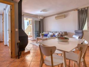 Posezení v ubytování Apartment La Felicidad-2 by Interhome
