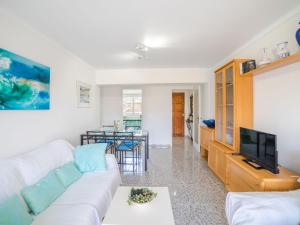 TV a/nebo společenská místnost v ubytování Apartment Los Girasoles by Interhome