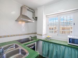 Kuchyň nebo kuchyňský kout v ubytování Apartment Los Girasoles by Interhome