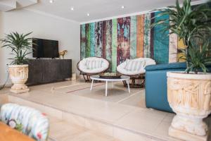 TV a/nebo společenská místnost v ubytování Casa Verde Guesthouse