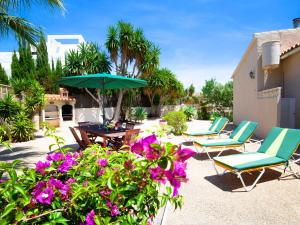 Vonkajšia záhrada v ubytovaní Holiday Home Alma by Interhome