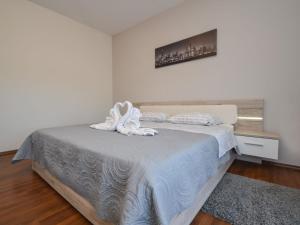 Postel nebo postele na pokoji v ubytování Holiday Home Stipe by Interhome