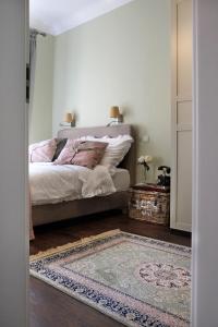 Postel nebo postele na pokoji v ubytování Mr.Elegant - Old Town Luxurious Apartment