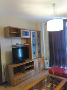 Telewizja i/lub zestaw kina domowego w obiekcie Espe Daga Apartamento