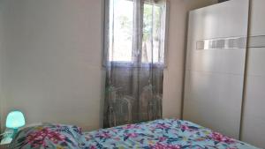 Łóżko lub łóżka w pokoju w obiekcie Vacation House Bimba - Pomer