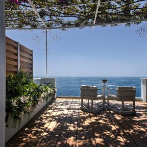 a balcony with two benches and a view of the ocean at Hotel Montemare in Positano