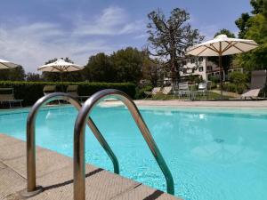 Bazén v ubytování Cortona Resort & Spa nebo v jeho okolí
