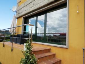 a balcony with a window and a plant at Apartamento Laura in Gandara