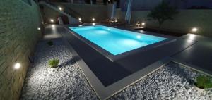 Bazén v ubytování Apartment Azaleja nebo v jeho okolí