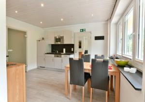 a kitchen and dining room with a table and chairs at Appartements Moselblick in Klotten