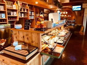 a bakery with bread and pastries on a counter at Alpenhof Schwaiger - Hotel Garni - mit Hochkönig Card in Mühlbach am Hochkönig