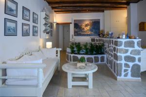 A seating area at Filoxenia Apartments