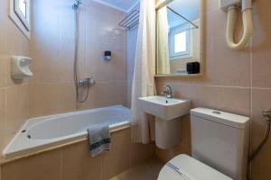 A bathroom at Filoxenia Apartments