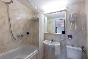 Ванная комната в Filoxenia Apartments