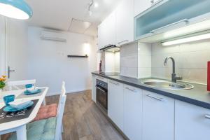 Kuchyň nebo kuchyňský kout v ubytování Apartments Simović