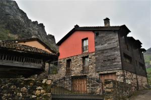 Afbeelding uit fotogalerij van Apartamentos Torre Villar in Villar de Vildas