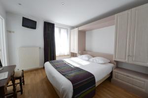 Postel nebo postele na pokoji v ubytování Hotel des Ardennes