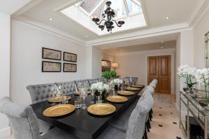 Stunning 6-bed house near Harrods in Knightsbridge