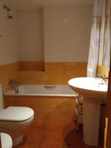 Ванна кімната в Apartamentos 7 Valles Jaca Centro