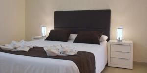 Łóżko lub łóżka w pokoju w obiekcie Apartamentos Fuerteventura Sol