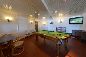 Biliár nebo kulečník v ubytování Hotel des Ardennes