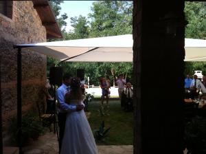 a bride and groom standing under a white umbrella at La Rosa Nel Bicchiere in Soveria Mannelli