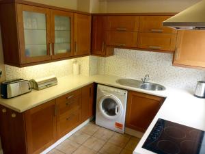 a kitchen with a washing machine and a sink at Camus Bhan in Ballachulish