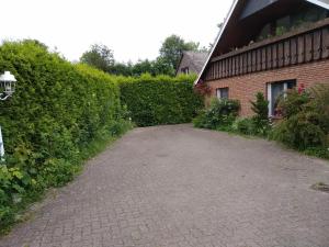 Κήπος έξω από το Große 3-Zimmer Wohnung in Bad Bramstedt mit Platz für 5 Personen